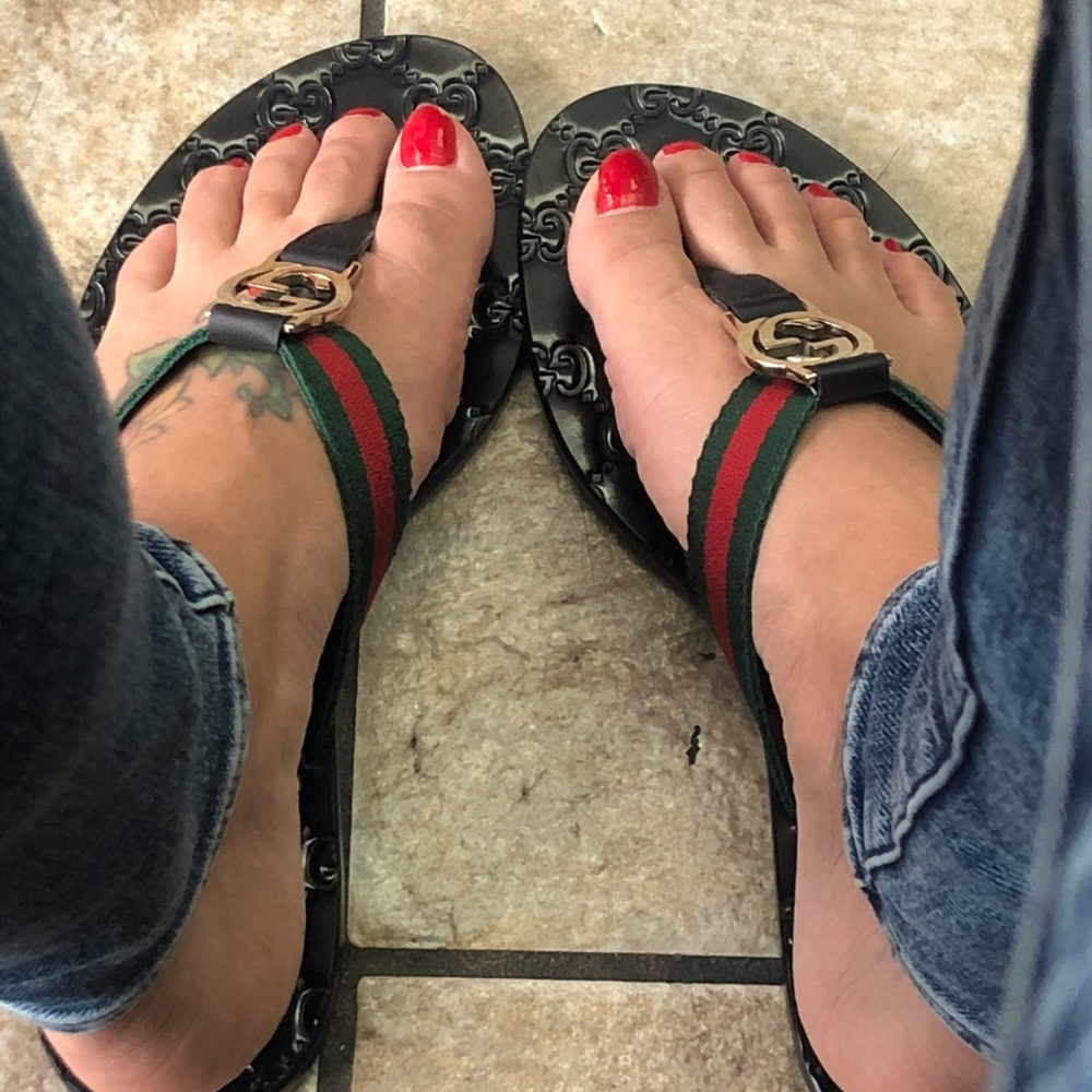 Gucci thong sandals